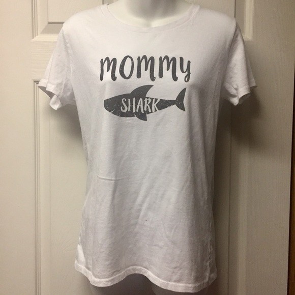 Tops - 🦄 Mommy Shark organic cotton shirt size large